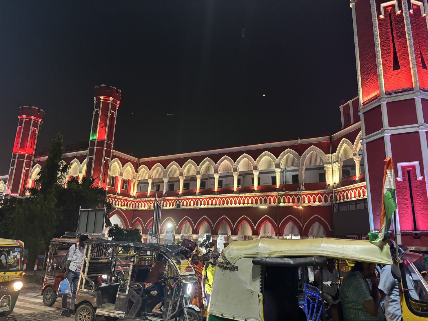 デリー駅の外観